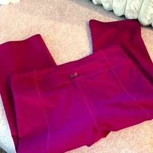 Women’s UNDER ARMOR WORKOUT CAPRIS ❤️💜💜 Excellent condition…